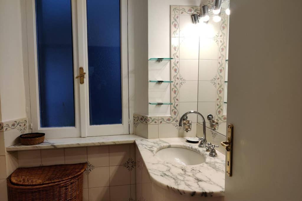 Lanza Tomasi Apartment - Centre Рим Екстериор снимка